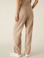 Load image into Gallery viewer, beige carrot-fit trousers
