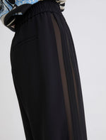 Carregar imagem no visualizador da galeria, black envers satin trousers
