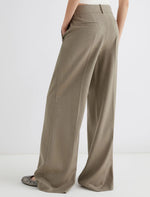 Carregar imagem no visualizador da galeria, laurel wide-fit twill trousers
