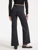 Load image into Gallery viewer, black Cropped wide-leg jeans
