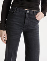 Load image into Gallery viewer, black Cropped wide-leg jeans
