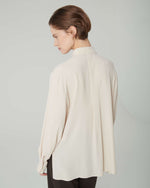 Carregar imagem no visualizador da galeria, seed pearl handmade embroidery shirt
