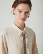 Carregar imagem no visualizador da galeria, seed pearl handmade embroidery shirt
