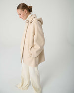 Carregar imagem no visualizador da galeria, seed pearl short double coat with hood
