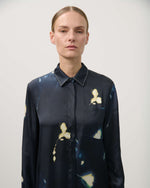 Carregar imagem no visualizador da galeria, dark sapphire printed viscose dress
