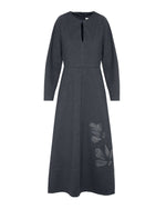Carregar imagem no visualizador da galeria, deep gray dress with needle flower
