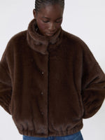 Carregar imagem no visualizador da galeria, brown fluffly short jacket
