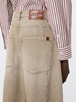 Carregar imagem no visualizador da galeria, beige Worn-look denim barrel-leg jeans
