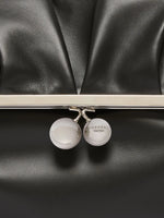Carregar imagem no visualizador da galeria, black sheepskin Pasticcino Bag
