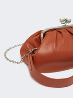 Carregar imagem no visualizador da galeria, rust medium sheepskin Pasticcino Bag
