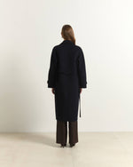 Carregar imagem no visualizador da galeria, dark blue long coat
