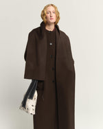 Carregar imagem no visualizador da galeria, brown long coat with integrated scarf
