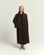 Carregar imagem no visualizador da galeria, brown long coat with integrated scarf
