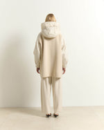 Carregar imagem no visualizador da galeria, cream padded coat
