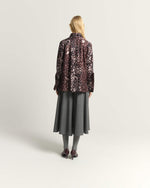 Carregar imagem no visualizador da galeria, burnt umber printed silk shirt
