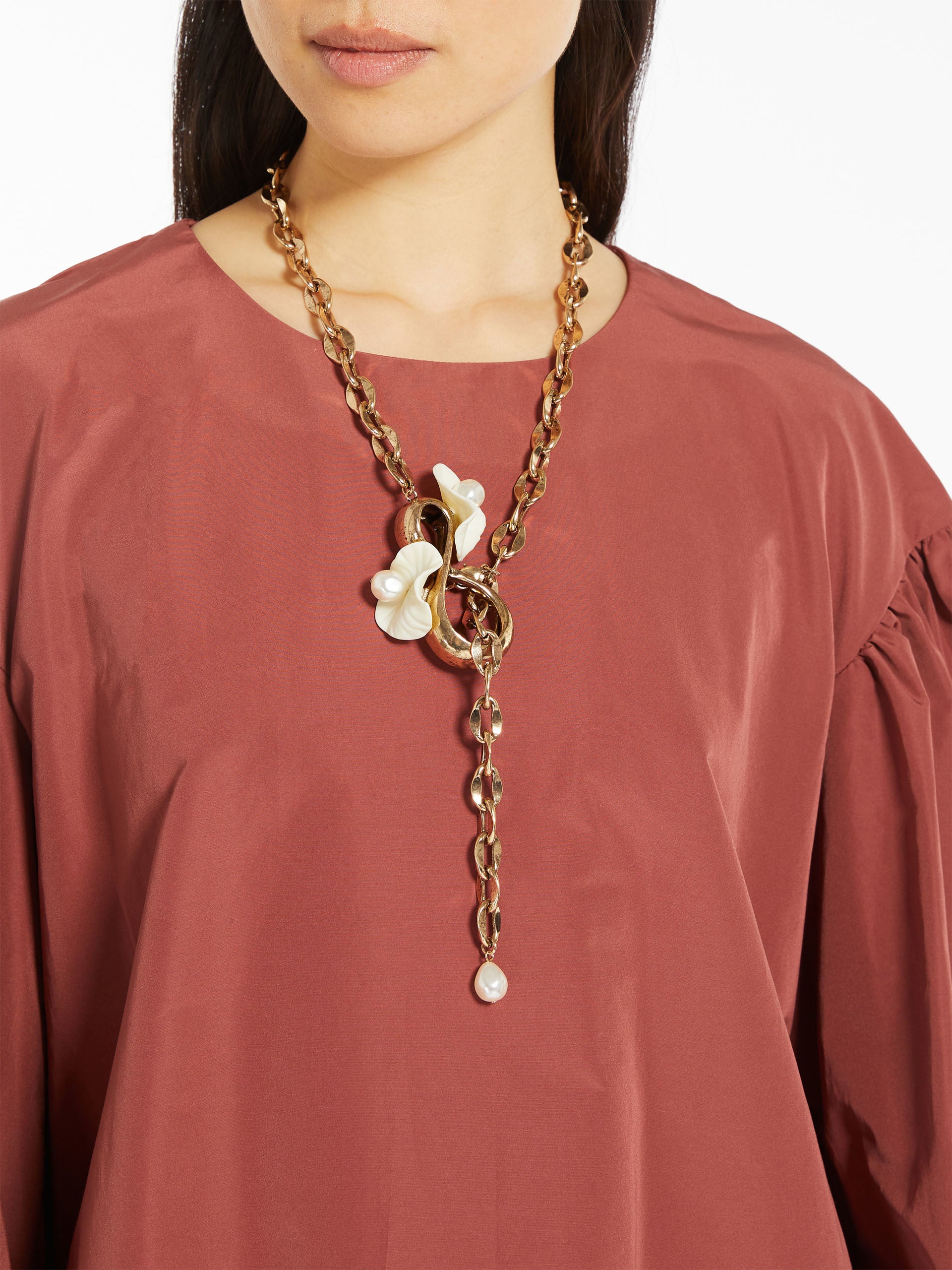 gold metal necklace