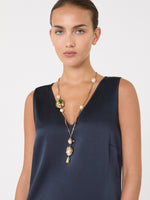 Carregar imagem no visualizador da galeria, gold metal pendant necklace
