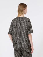 Carregar imagem no visualizador da galeria, Black White Printed silk blouse
