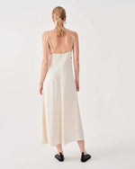 Carregar imagem no visualizador da galeria, cream long dress with lace insert
