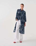 Carregar imagem no visualizador da galeria, dark blue printed silk-blend shirt dress
