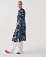 Carregar imagem no visualizador da galeria, dark blue printed silk-blend shirt dress
