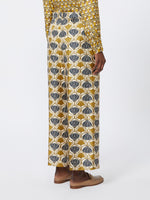 Carregar imagem no visualizador da galeria, mustard fluid printed silk trousers
