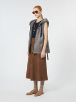 Carregar imagem no visualizador da galeria, dark grey short gilet with hood

