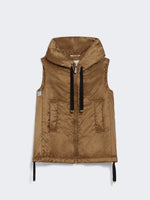 Carregar imagem no visualizador da galeria, caramel short gilet with hood
