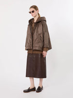 Carregar imagem no visualizador da galeria, brown hooded jacket in water-repellent canvas
