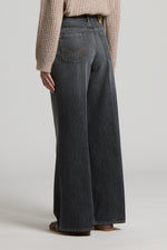 Carregar imagem no visualizador da galeria, Black Pant in denim
