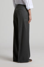 Carregar imagem no visualizador da galeria, eclipse gray Pant with dart
