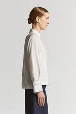 Carregar imagem no visualizador da galeria, sepia Woman shirt with leaf neck
