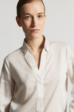 Carregar imagem no visualizador da galeria, sepia Woman shirt with leaf neck
