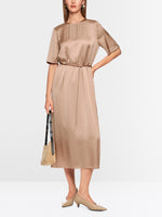 Carregar imagem no visualizador da galeria, warm taupe Midi dress in satin
