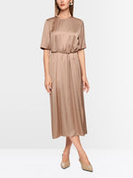 Carregar imagem no visualizador da galeria, warm taupe Midi dress in satin
