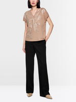 Carregar imagem no visualizador da galeria, warm taupe floral T-Shirt
