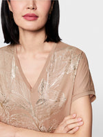 Carregar imagem no visualizador da galeria, warm taupe floral T-Shirt
