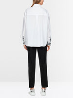 Carregar imagem no visualizador da galeria, white ‘Rethink Together’ classic blouse
