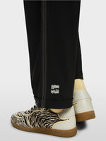 Carregar imagem no visualizador da galeria, black ‘Rethink Together’ WUXI trousers
