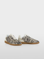 Carregar imagem no visualizador da galeria, zebra Sneakers with animal print
