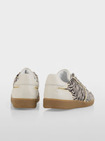 Carregar imagem no visualizador da galeria, zebra Sneakers with animal print
