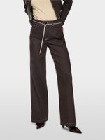 Load image into Gallery viewer, seal brown WARRI jeans

