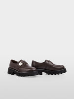 Carregar imagem no visualizador da galeria, seal brown Loafers with buckle straps
