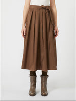 Carregar imagem no visualizador da galeria, chocolate midi taffeta skirt
