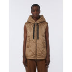 Load image into Gallery viewer, Padded water-repellent hooded gilet - Hazelnut
