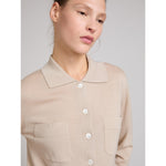Carregar imagem no visualizador da galeria, sand Shirt-style jumper with patch pockets on the chest
