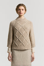 Carregar imagem no visualizador da galeria, sepia beige knitted woman sweater
