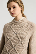 Carregar imagem no visualizador da galeria, sepia beige knitted woman sweater
