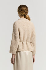 Carregar imagem no visualizador da galeria, amber beige knitted cardigan

