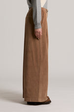 Load image into Gallery viewer, saturn sand pant with double pleat
